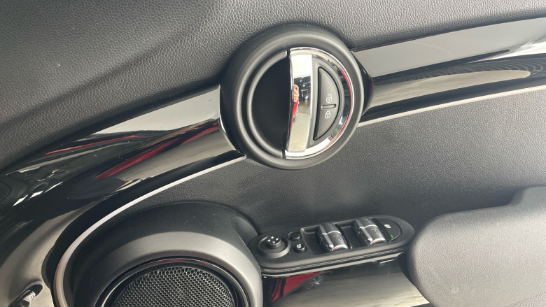 MINI Hatchback 2.0 Cooper S Classic Premium 5dr Auto Petrol Hatchback